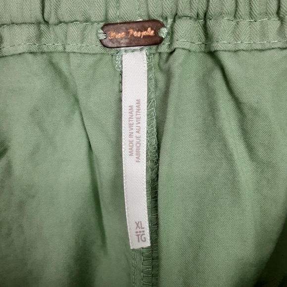 NWT Free People High Waisted Chino Shortsin Olive Size XL - Picture 7 of 10